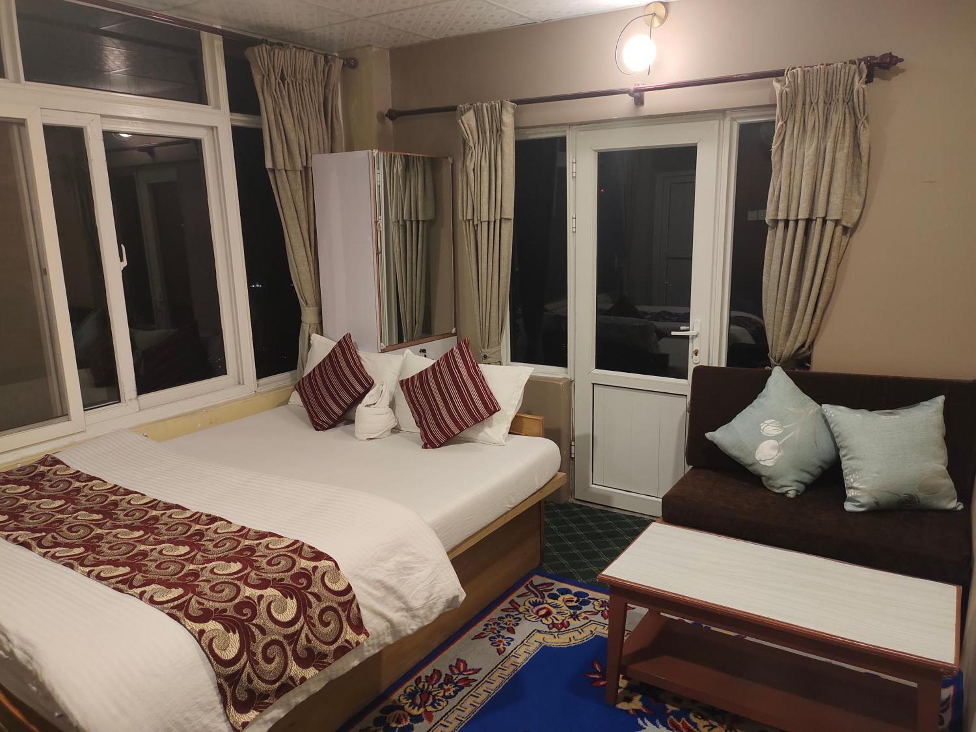 Hotel High Ground Inn Sarangkot بوكْرا المظهر الخارجي الصورة