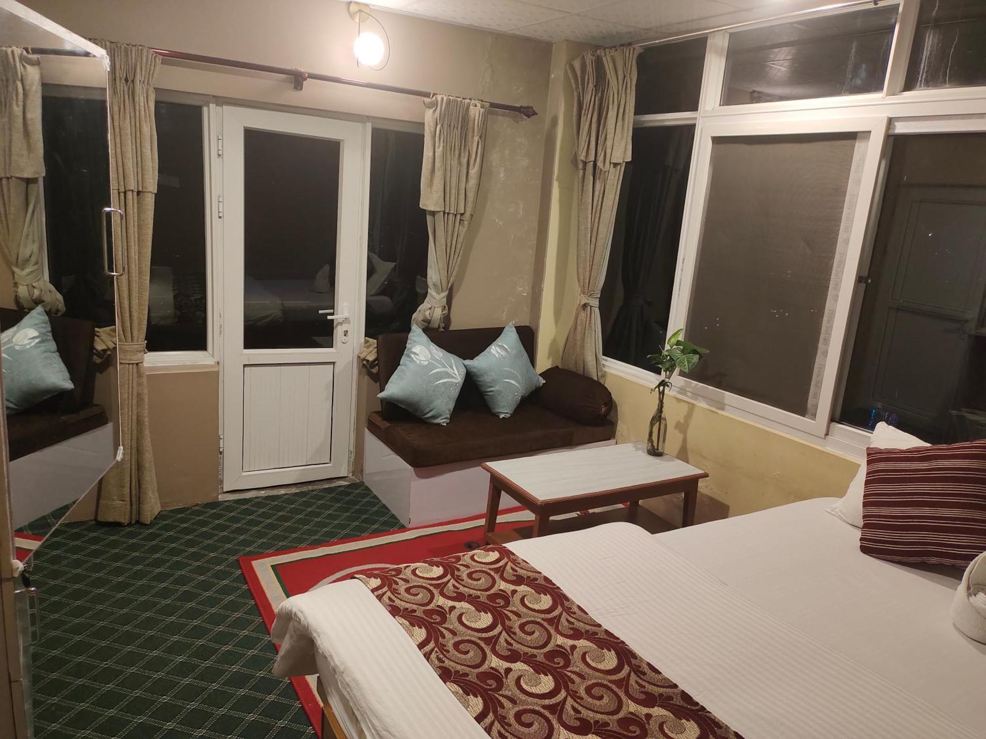 Hotel High Ground Inn Sarangkot بوكْرا المظهر الخارجي الصورة